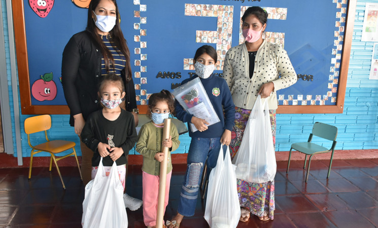 Mais de 500 estudantes de escolas municipais recebemKits de alimentos para enfrentar a pandemia