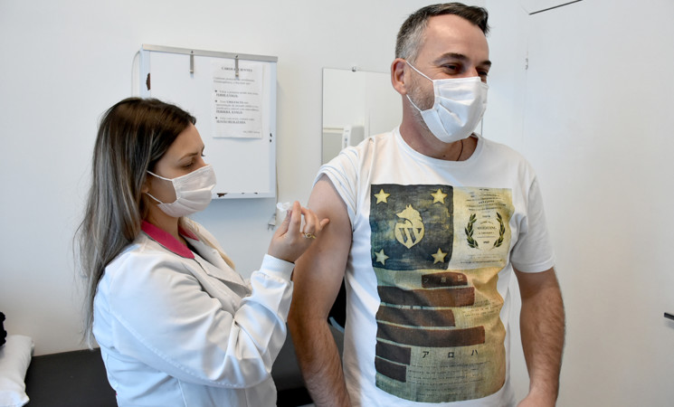 Prefeito de Getúlio Vargas recebe a primeiradose da vacina contra Covid-19