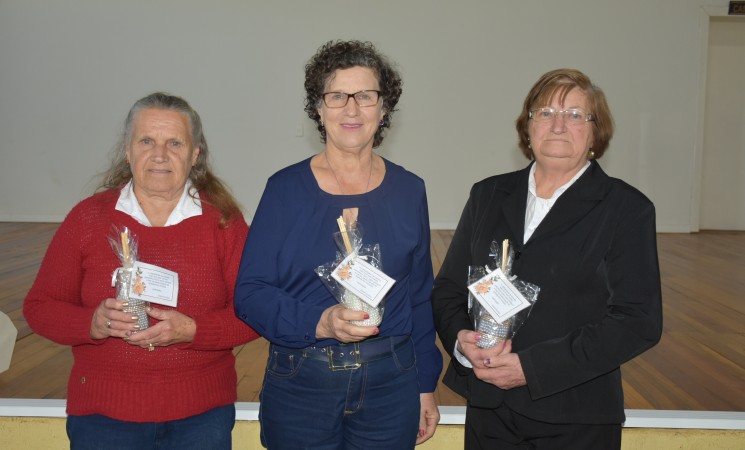 Candidatas à Rainha da Melhor Idade participam de palestra