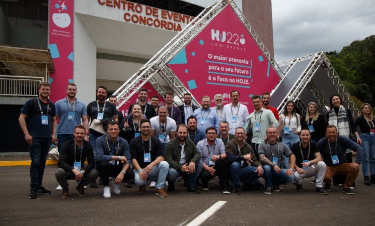 Jovens empreendedores de Getúlio Vargas participamdo HJ Conference em Santa Catarina