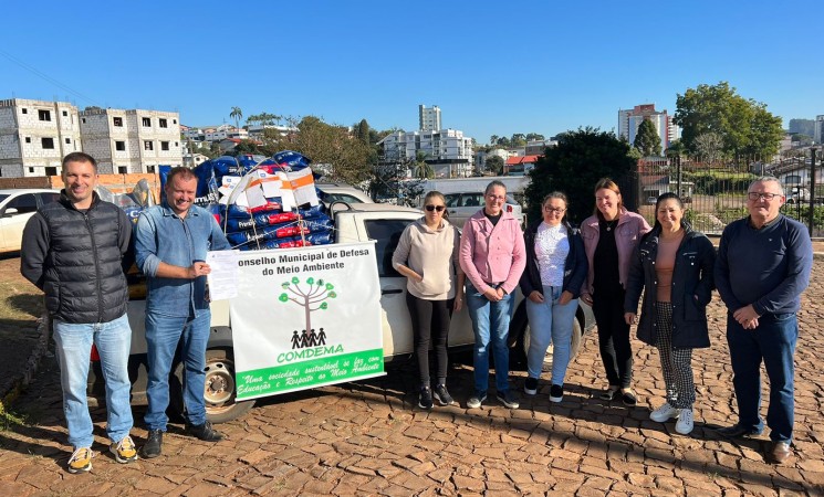 Prefeitura e Comdema de Getúlio Vargas doam 750 Kg de ração para a APASC