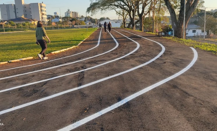 Continuam as melhorias nos espaços esportivos do município na área externa do Centro Esportivo Municipal Ataliba José Flores