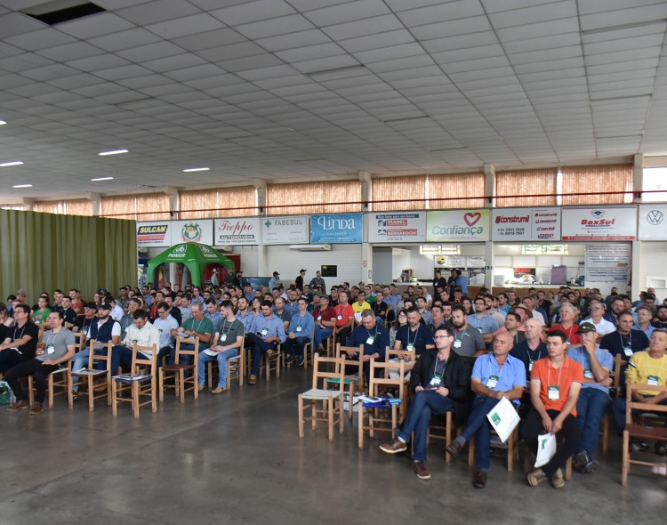 Mais de 350 pessoas participam do XI Fórum NorteGaúcho do Trigo e Milho em Getúlio Vargas