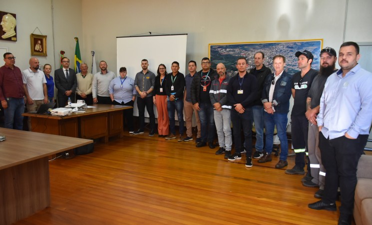 Getúlio Vargas avança na limpeza urbana com reunião estratégica do Projeto Poste Limpo