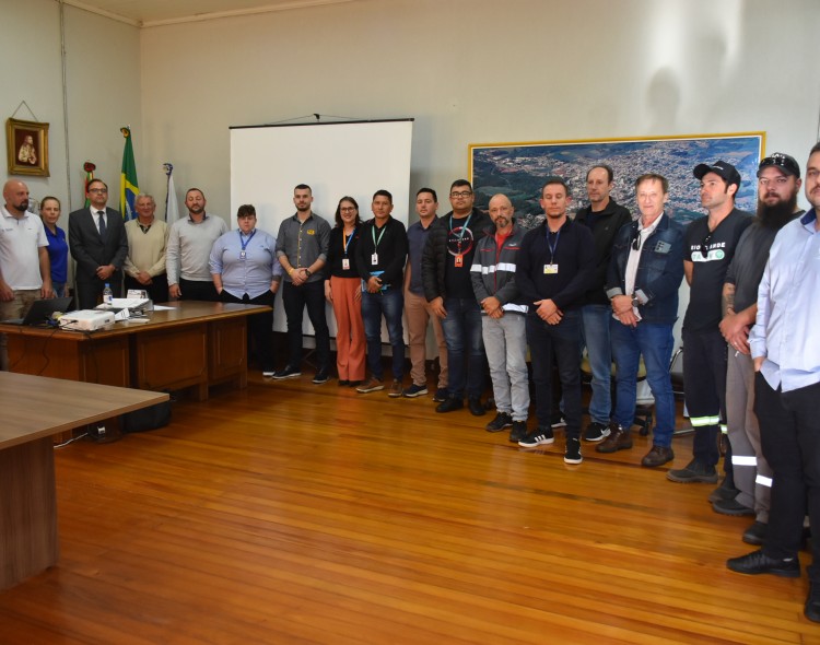 Getúlio Vargas avança na limpeza urbana com reunião estratégica do Projeto Poste Limpo