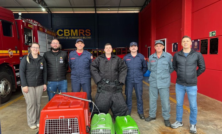 Secretaria do Meio Ambiente entrega novos equipamentos ao Corpo de Bombeiros para manejo de animais silvestres em Getúlio Vargas