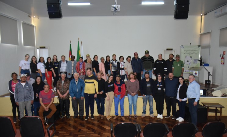 Florescendo versos: CAPS lança livro de poesias em celebração à vida e à superação
