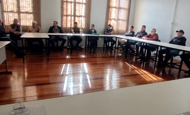 Prefeitura de Getúlio Vargas reúne responsáveis por poços artesianos comunitários para tratar de melhorias