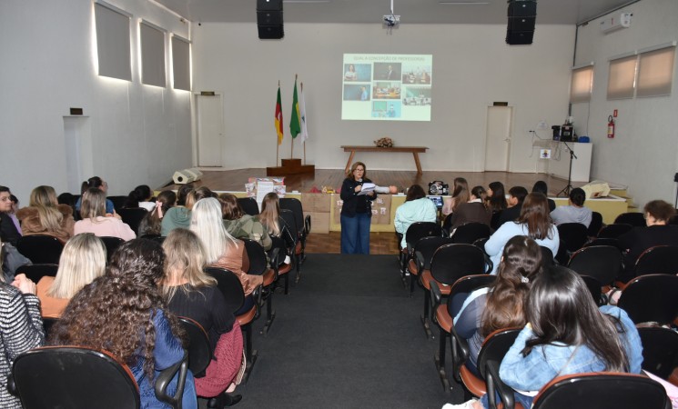 Seminário de Educação Infantil reúne profissionaispara dia de formação em Getúlio Vargas