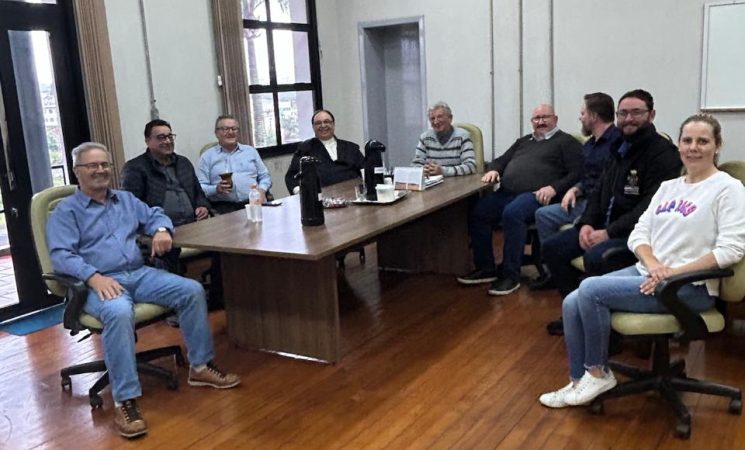 Bispo Diocesano visita Prefeitura de Getúlio Vargas em ato de cortesia