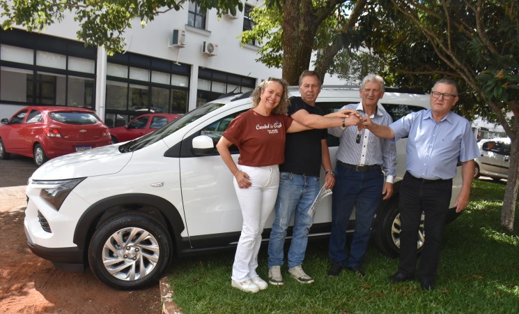 Prefeitura de Getúlio Vargas recebe novo veículo para transporte de pacientes da saúde