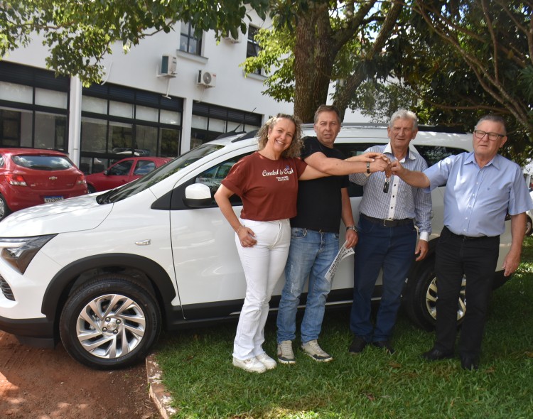 Prefeitura de Getúlio Vargas recebe novo veículo para transporte de pacientes da saúde