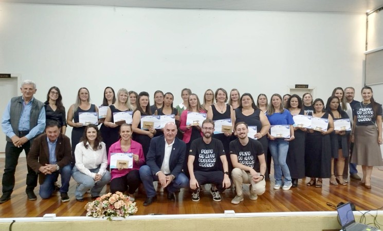 Formatura marca conclusão do curso de Costura Industrial Básica em Getúlio Vargas