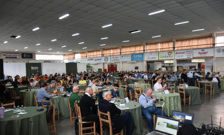 Fórum Norte Gaúcho do Trigo e do Milho reúne mais de 260 participantes em Getúlio Vargas