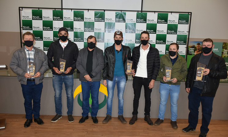 Fórum Norte Gaúcho entrega troféus aos ganhadores do 3º Concurso de Produtividade de Soja