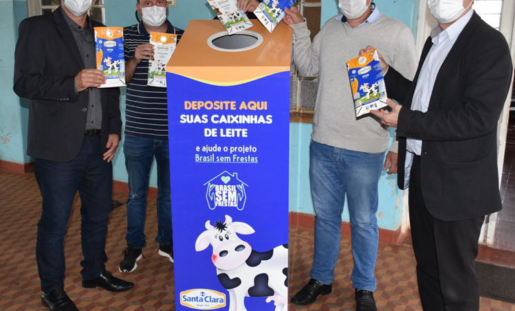 Projeto Brasil Sem Frestas de Getúlio Vargas recebe coletor de caixas de leite vazias da Cooperativa Santa Clara