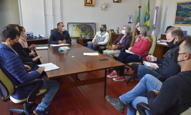 Reunião do Comtur inicia estudos para recuperação e revitalização da Praça Flores da Cunha