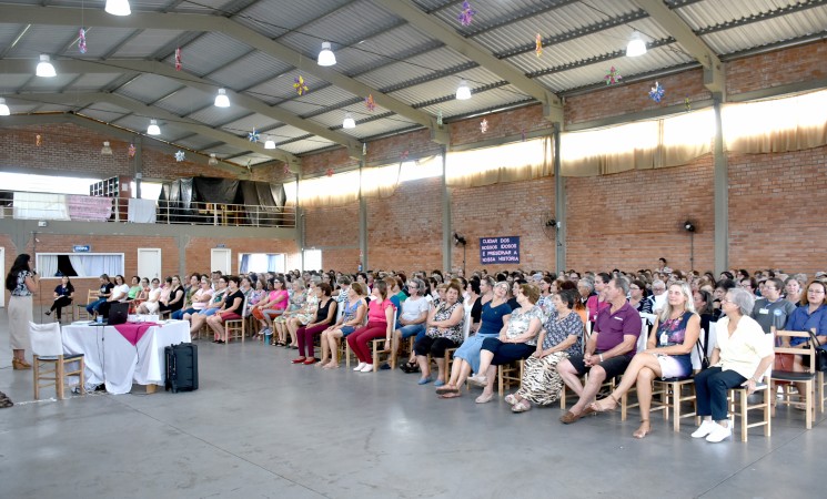 Palestra em comemoração ao Dia Internacional da Mulher leva mais de 200 pessoas ao Centro de Convivência de Idosos