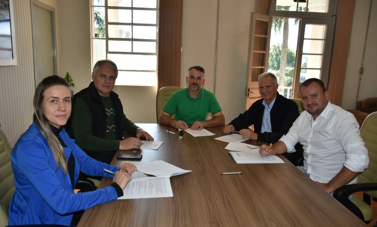Prefeitura de Getúlio Vargas assina Termo de Convênio com a AGER