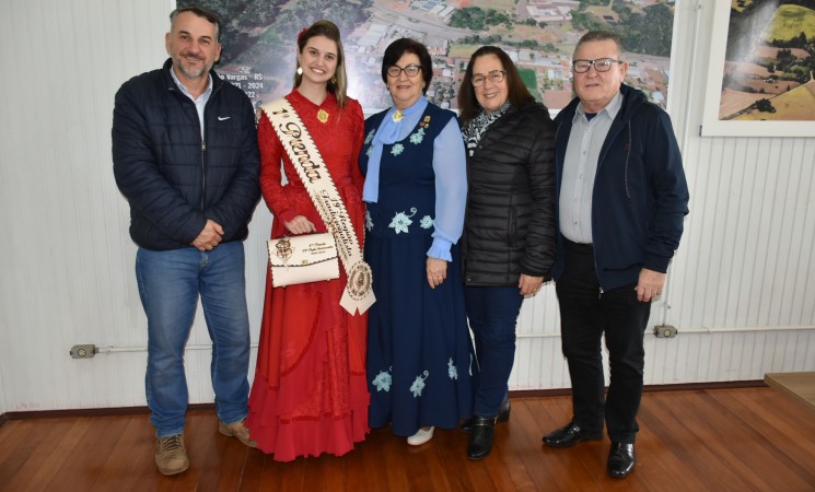 Prefeito de Getúlio Vargas recebe a visita da1ª Prenda da 19ª Região Tradicionalista