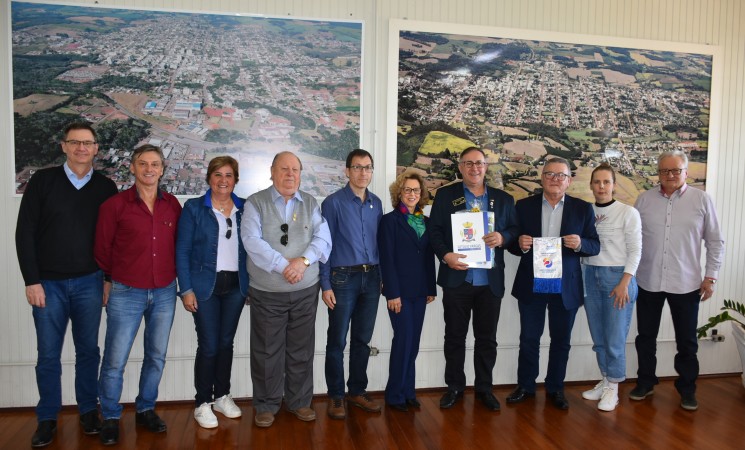 Vice-prefeito de Getúlio Vargas recebe visita dogovernador do Rotary Internacional