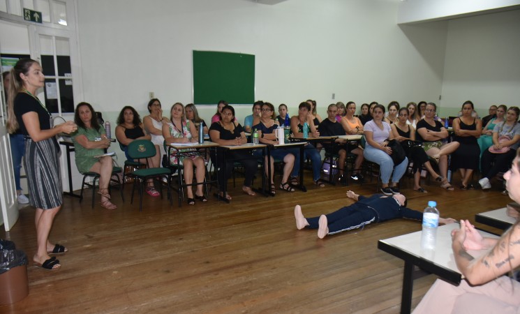 Profissionais da educação da Rede Municipal de Ensino de Getúlio Vargas participam de formação da Lei Lucas