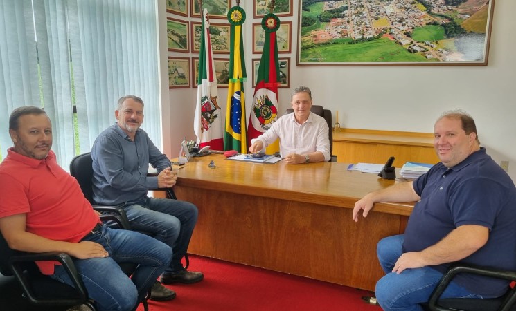 Prefeito de Getúlio Vargas visita Ipiranga do Sul e convida para o 2º Festival de Cervejas Artesanais